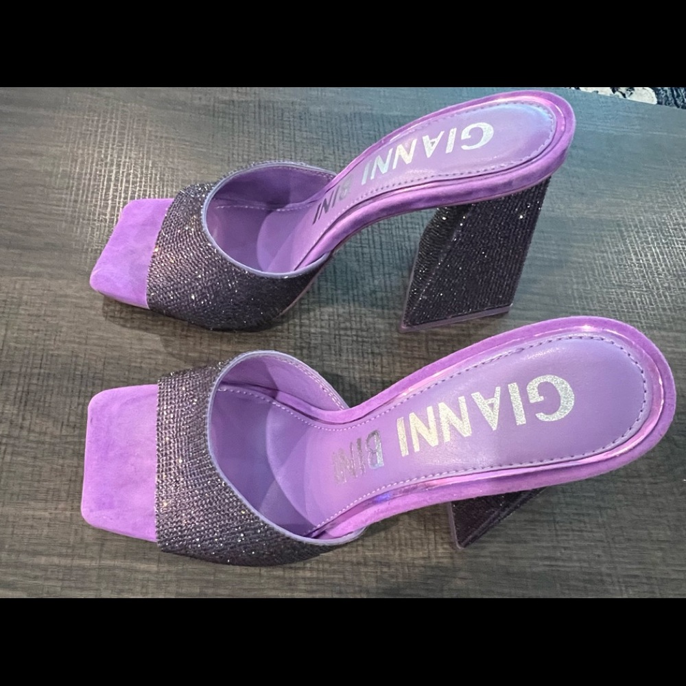 Elegant Purple Sandle